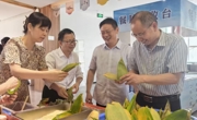 学校举办教职工迎端午活动